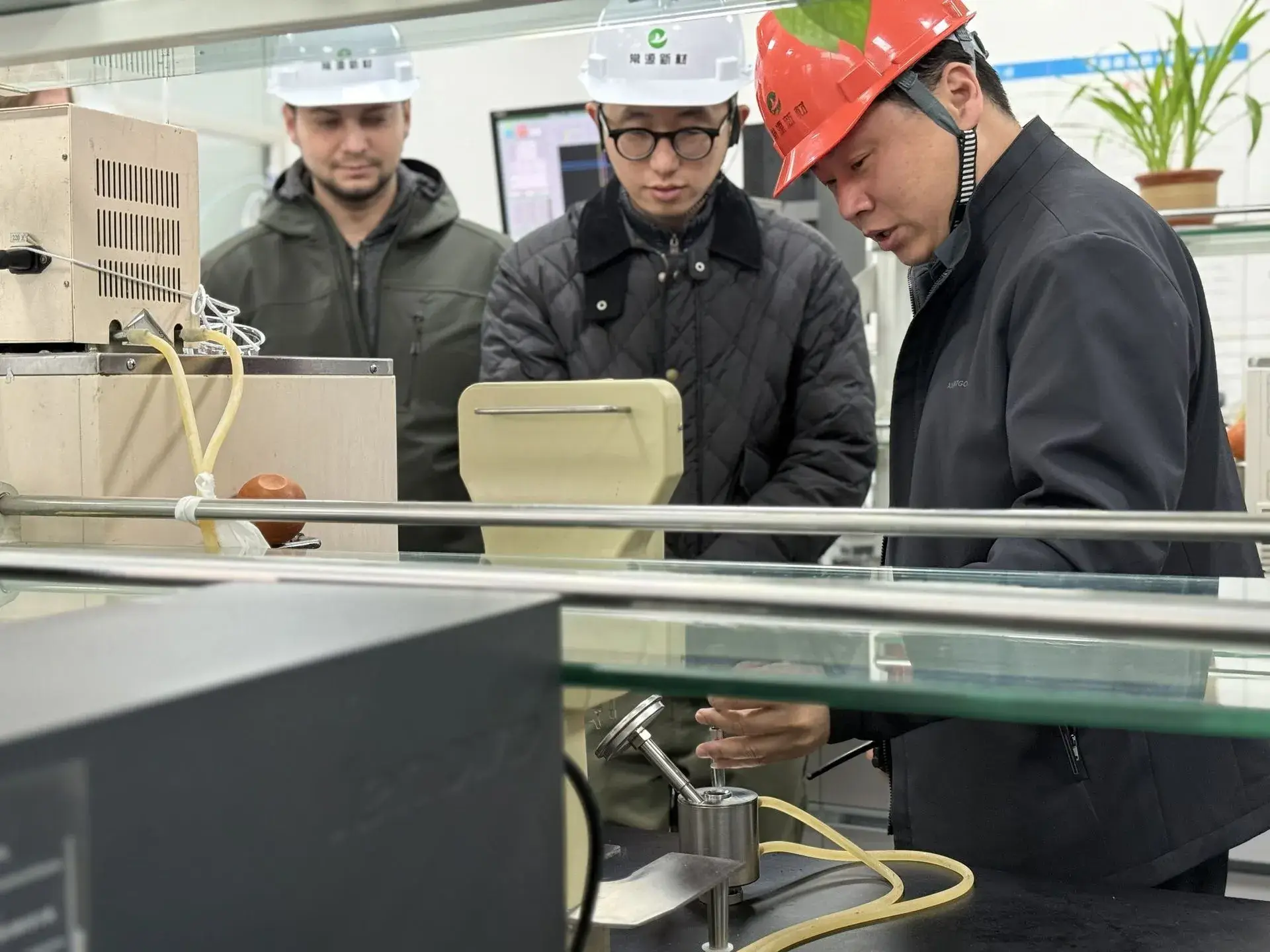 A client from the automotive industry visiting the Changyuan New Materials facility
