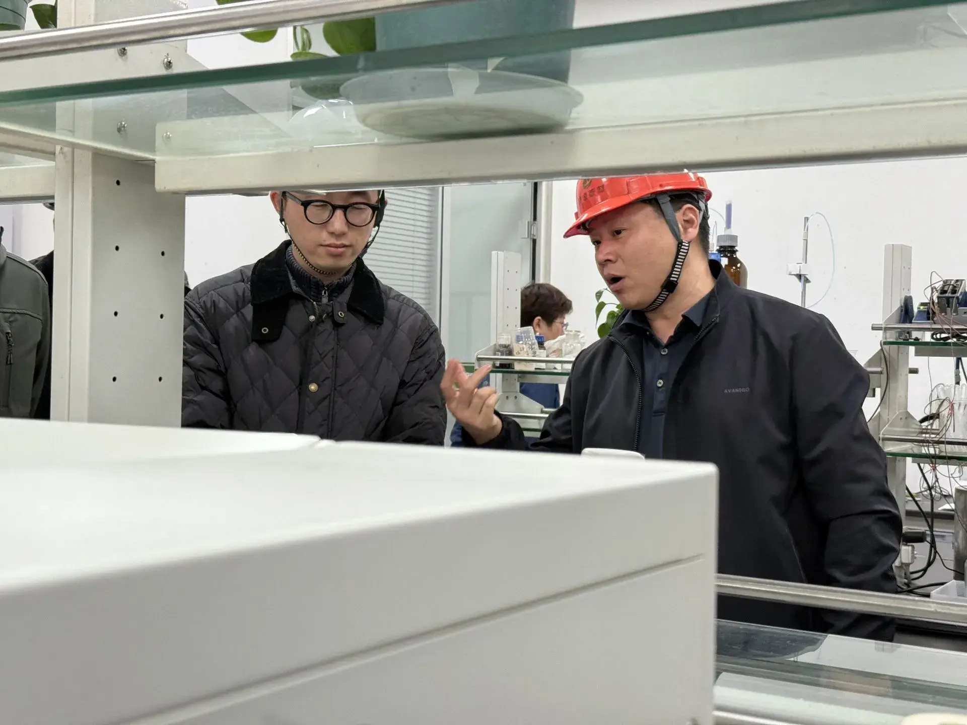 A team of clients collaborating with Changyuan New Materials staff in a meeting